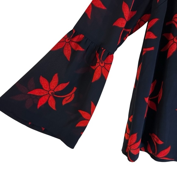 Banana Republic floral bell sleeve blouse in navy and red Medium - Picture 7 of 11